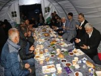 Yapıcıoğlu ilk iftarını Gaziantep’te depremzedelerle açtı