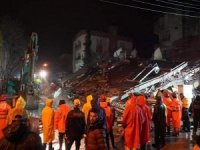 Adıyaman'da ağır hasarlı bina aşırı yağış sonrası çöktü