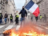 Fransa'da sular durulmuyor: Macron karşıtları yine sokağa indi