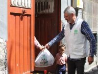 Umut Kervanı'nın Adana'da depremzedelere yardımları devam ediyor