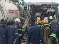 Gana'da otobüs ile tankerin çarpıştı: 16 ölü, 40 yaralı