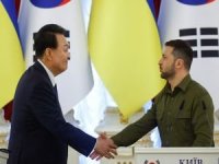 Zelenskiy ile Güney Kore Devlet Başkanı Yoon Suk Yeol Kiev'de görüştü