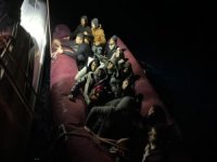 Muğla açıklarında lastik bottaki düzensiz göçmenler kurtarıldı