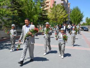 Batmanlılar Kutlu Doğuma gülle davet edildi