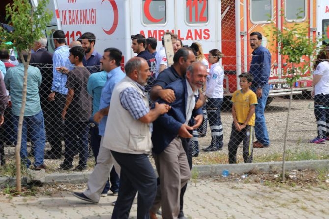 PKK'nın katlettiği 13 kişinin cenazesi Tanışık köyünde 5