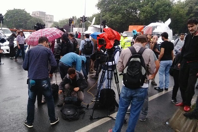 İstanbul'da polis aracına saldırı 5