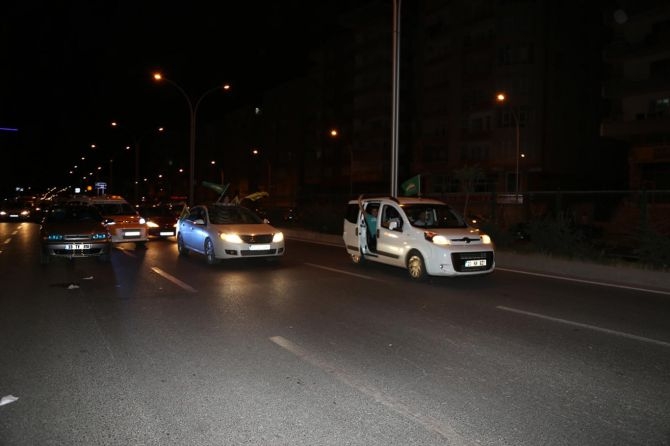 Darbe karşıtı gösteriler sabaha kadar devam etti 18