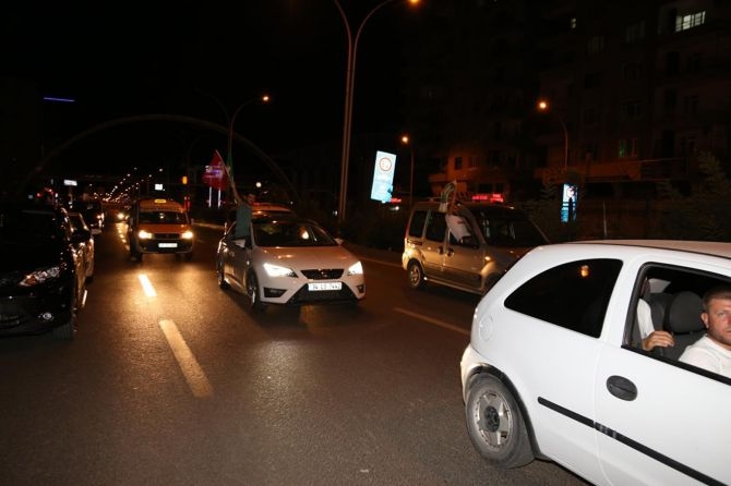 Darbe karşıtı gösteriler sabaha kadar devam etti 19