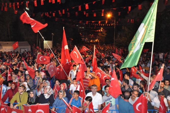 Darbe karşıtı protestoların finali görkemli geçti! 1