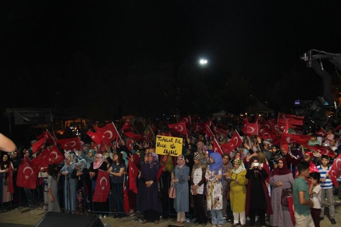 Darbe karşıtı protestoların finali görkemli geçti! 12