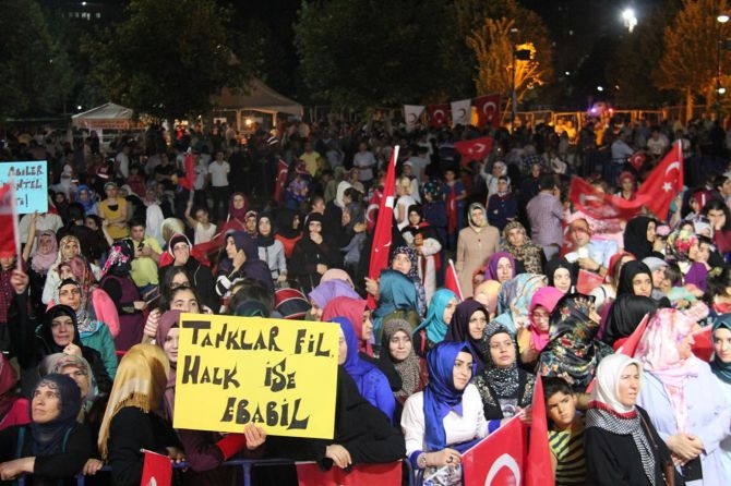 Darbe karşıtı protestoların finali görkemli geçti! 22