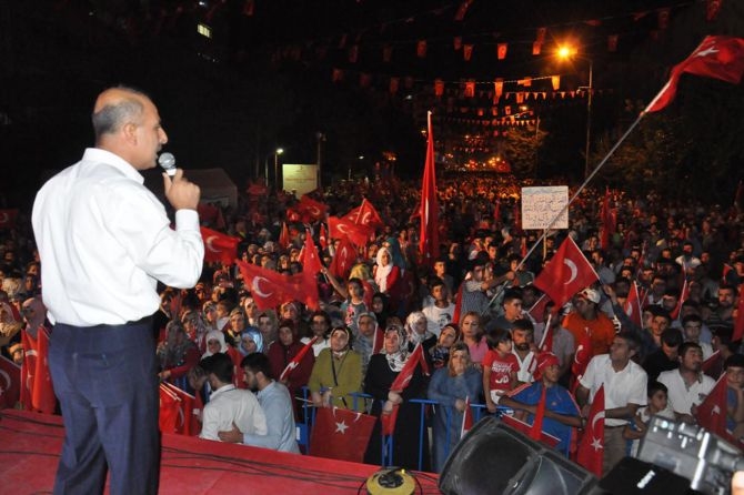 Darbe karşıtı protestoların finali görkemli geçti! 3