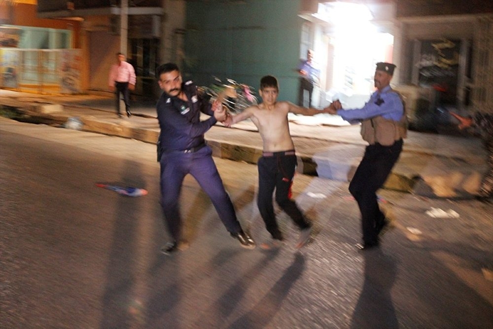 Üzerinde canlı bomba olan çocuk yakalandı 4