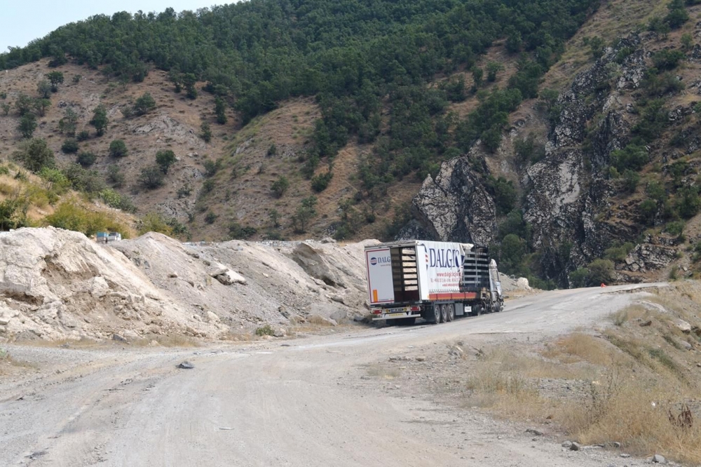 İşte PKK’nin Bitlis’te ateşe verdiği araçlar! 14