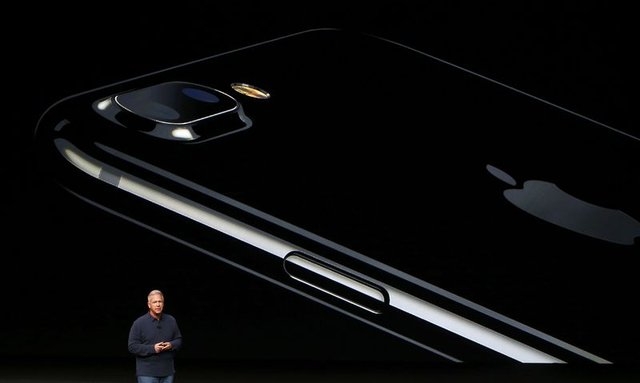 Apple iPhone 7'yi tanıttı 10