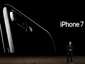 Apple iPhone 7'yi tanıttı