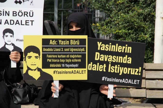 Mahkemede sanıklar rollerini oynuyor 2