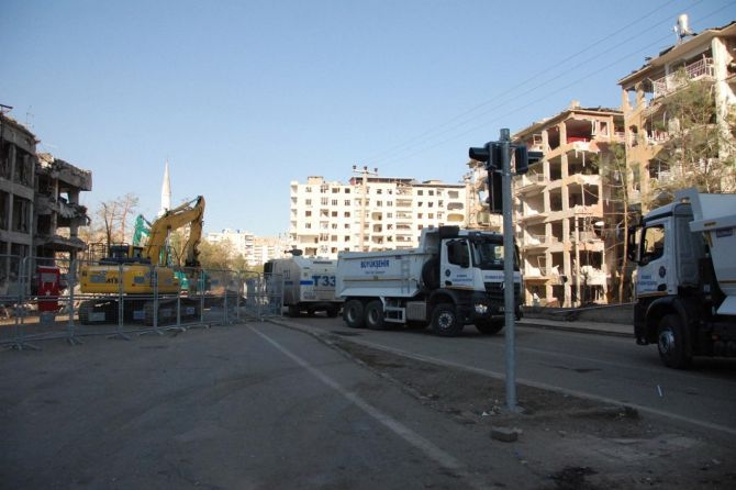 Bombalı saldırıya uğrayan emniyet binası yıkılıyor 7