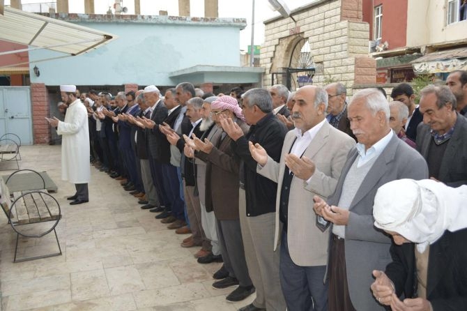 Bölge illerinde Kaymakam Safitürk için cenaze namazı kılındı, mevlid ver 6