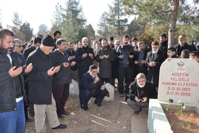 Velioğlu kabri başında anıldı 11