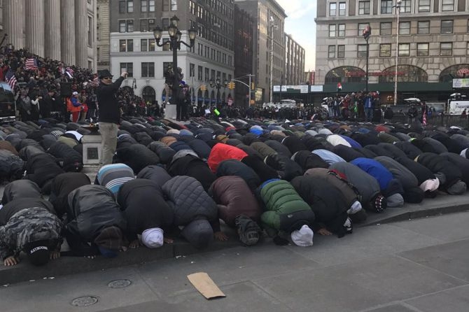 Müslümanlar New York'ta Trump'ı protesto etti 3