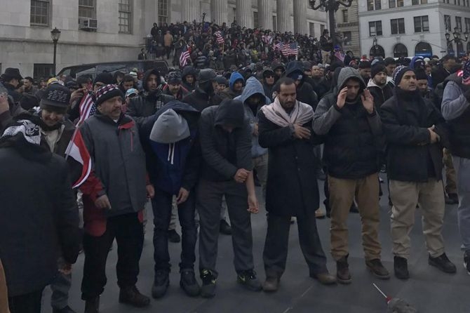 Müslümanlar New York'ta Trump'ı protesto etti 5