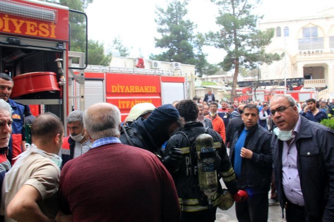 Dicle Üniversitesi Hastanesi yangını kontrol altına alındı 1