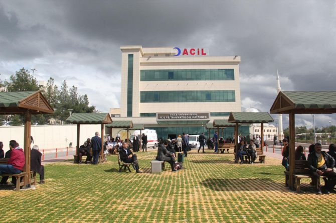 Dicle Üniversitesi Hastanesi yangını kontrol altına alındı 16