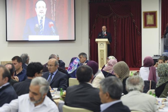 Hocalar Diyanet’in iftarında bir araya geldi 3