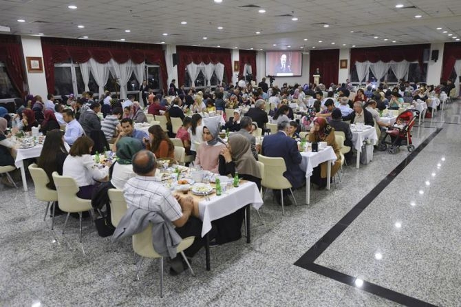 Hocalar Diyanet’in iftarında bir araya geldi 4