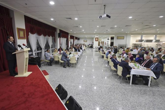 Hocalar Diyanet’in iftarında bir araya geldi 5