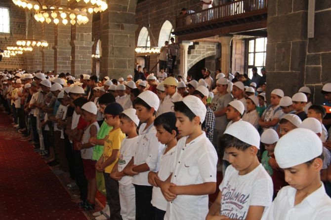 Diyarbakır'da çocuklardan namaz yürüyüşü 10