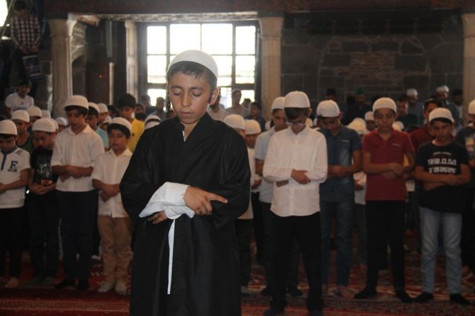 Diyarbakır'da çocuklardan namaz yürüyüşü 12