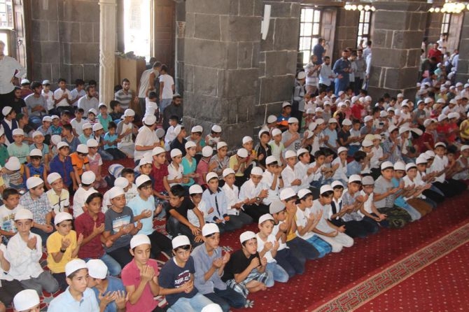 Diyarbakır'da çocuklardan namaz yürüyüşü 14