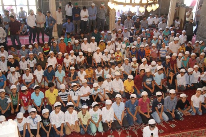 Diyarbakır'da çocuklardan namaz yürüyüşü 16