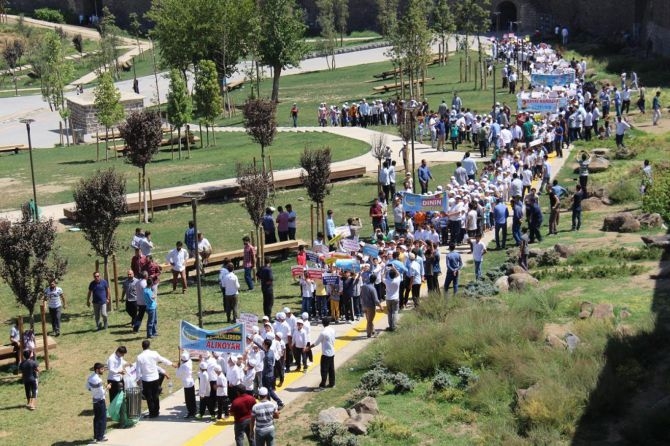 Diyarbakır'da çocuklardan namaz yürüyüşü 2