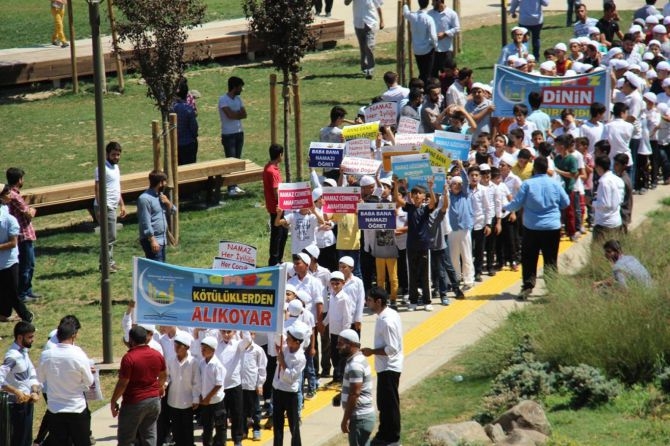 Diyarbakır'da çocuklardan namaz yürüyüşü 3