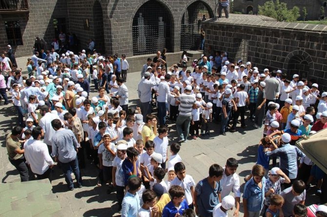 Diyarbakır'da çocuklardan namaz yürüyüşü 5