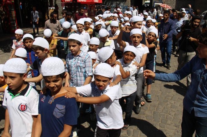 Diyarbakır'da çocuklardan namaz yürüyüşü 7