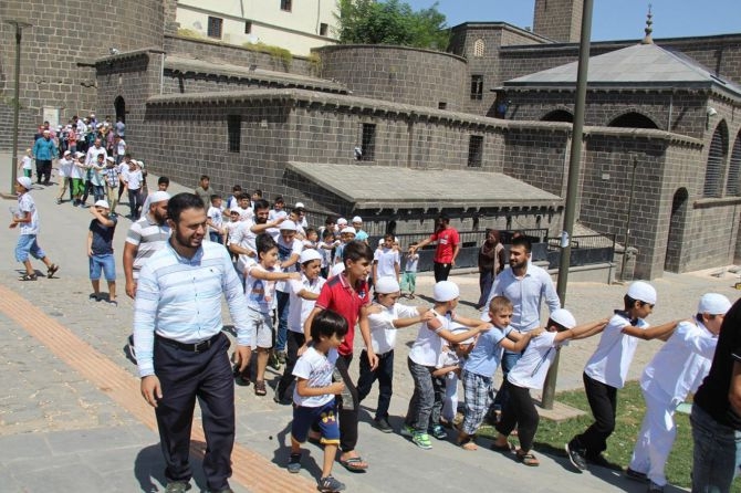 Diyarbakır'da çocuklardan namaz yürüyüşü 8