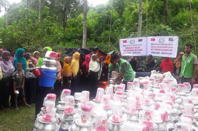 Arakanlı Müslümanlara ilk yardımlar ulaşmaya başladı 4