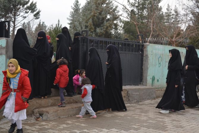 Hizbullah Rehberi kabri başında anıldı 10