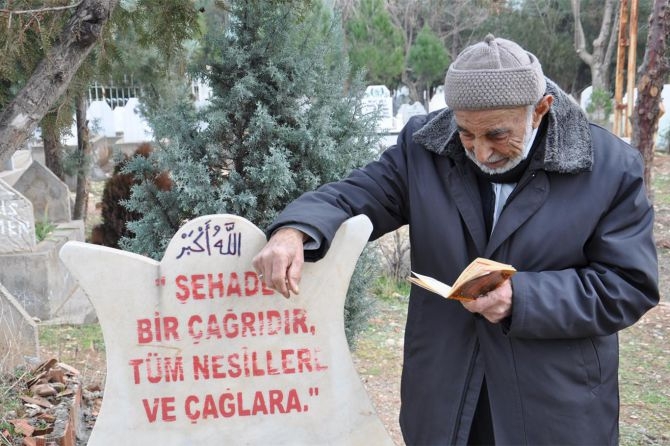 Hizbullah Rehberi kabri başında anıldı 11