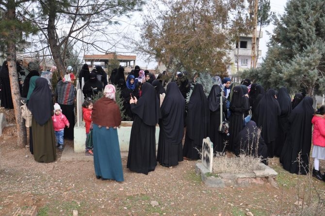 Hizbullah Rehberi kabri başında anıldı 14