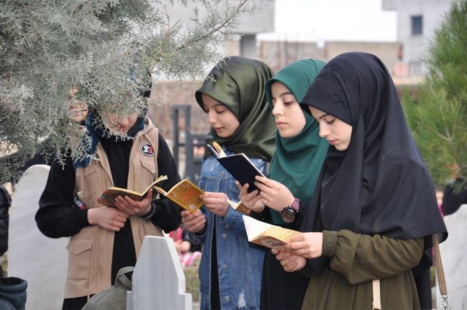 Hizbullah Rehberi kabri başında anıldı 6