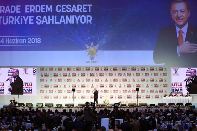 Erdoğan: "Biz sadece Allah'ın huzurunda eğildik" 9