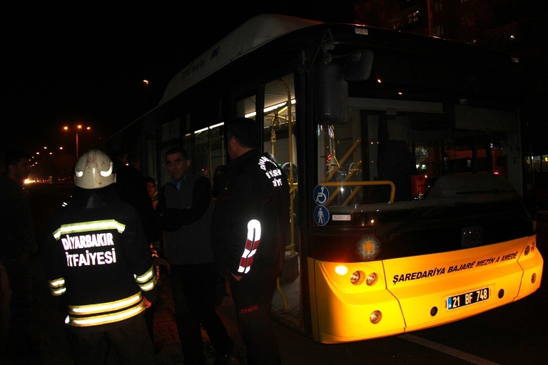 Belediye otobüsü ateşe verildi 5