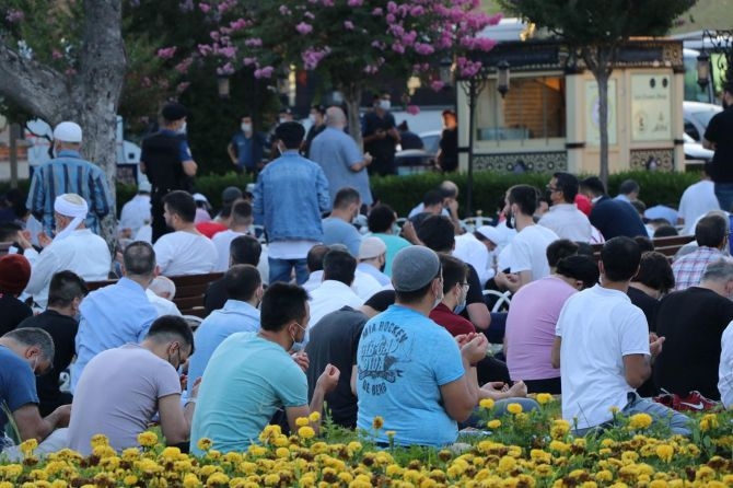 Ayasofya’da 86 yıl aradan sonra ilk bayram namazı kılındı 10