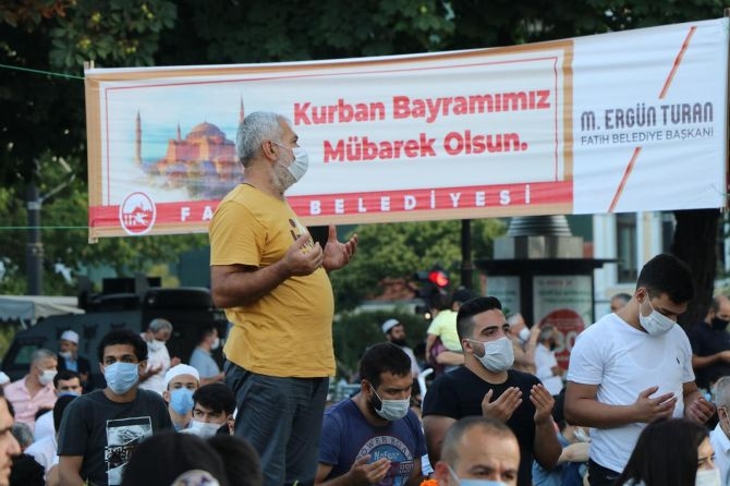 Ayasofya’da 86 yıl aradan sonra ilk bayram namazı kılındı 8