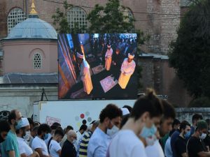 Ayasofya’da 86 yıl aradan sonra ilk bayram namazı kılındı